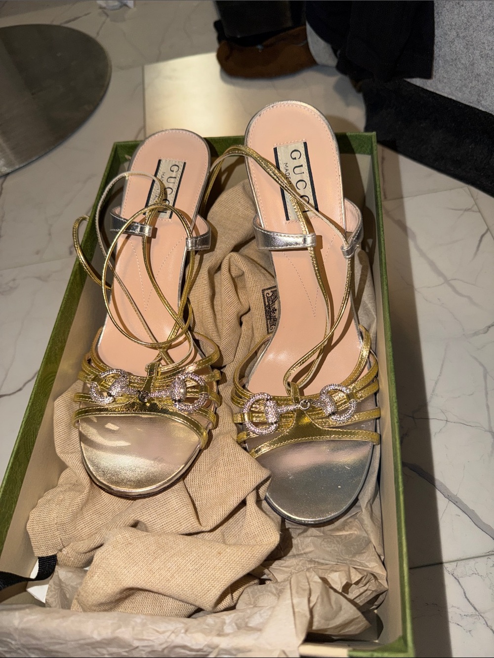 gucci whona crystal embellished metallic leather sandals - Picture 4 of 8